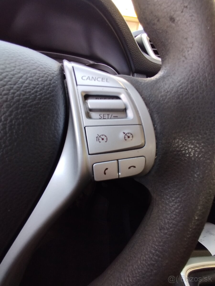 Nissan Qashqai 1,2 DIG-T benzín - 13