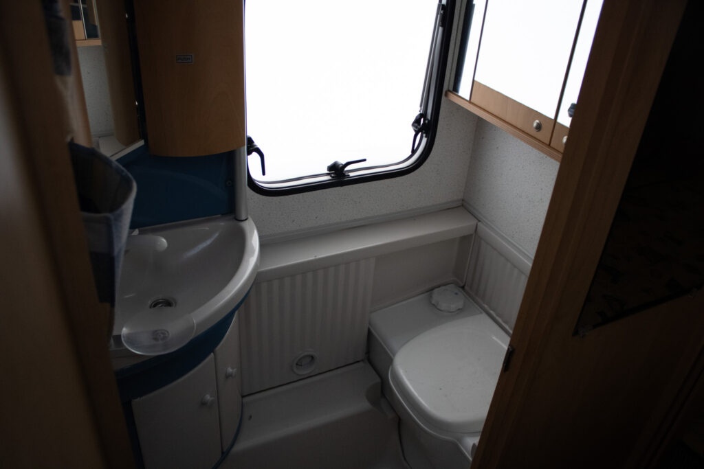 Burstner obytný príves - 13