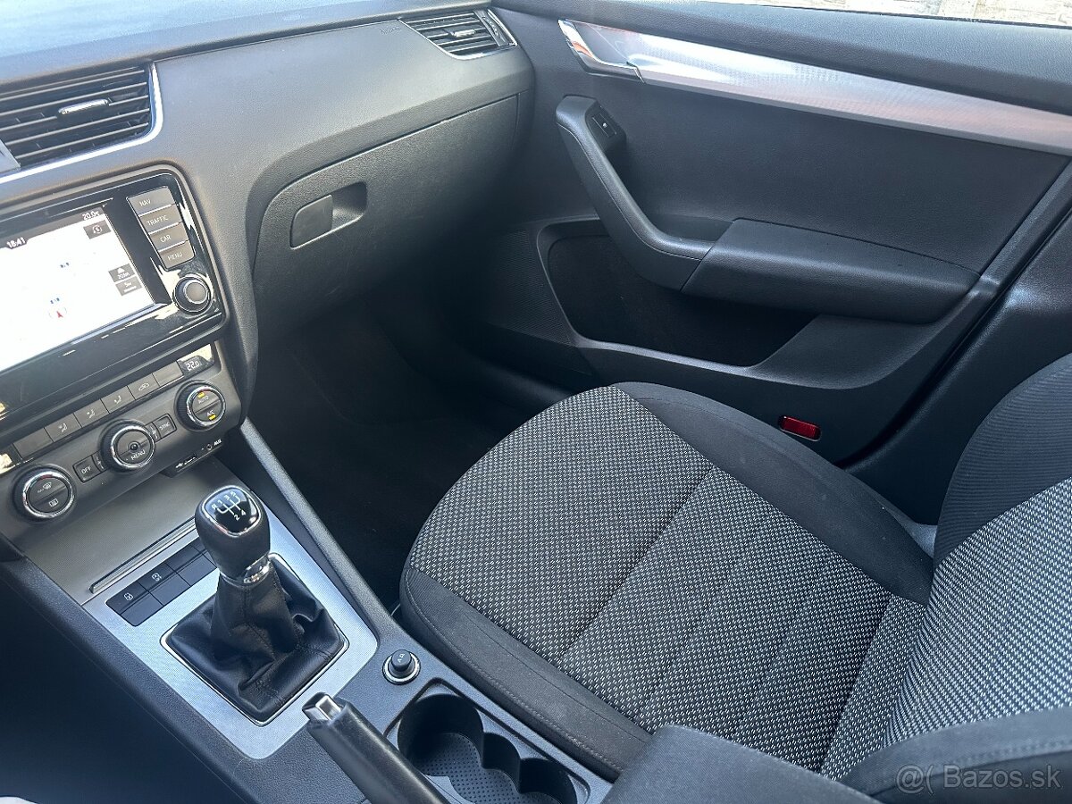 2016 Skoda Octavia Combi - 13