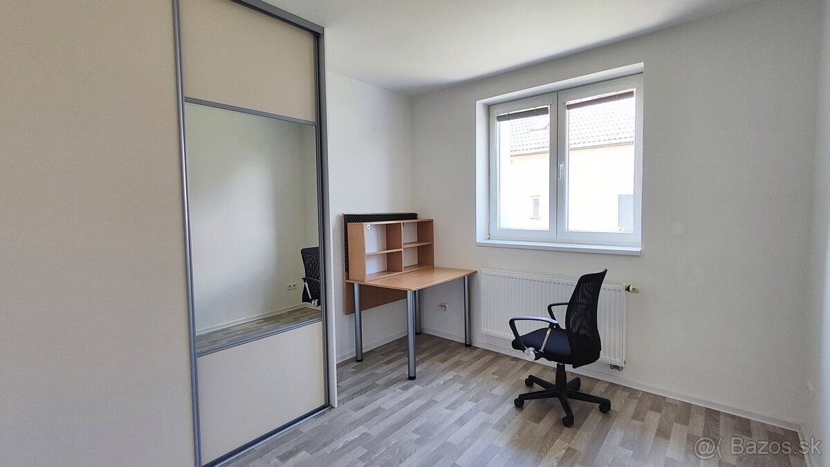 Lukratívne prenajatý investičný rodinný dom s dvomi bytmi Ľu - 13