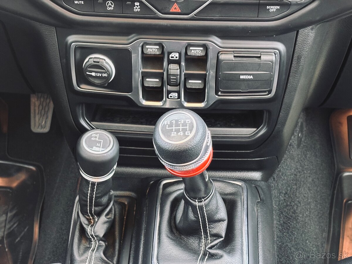 Jeep Gladiator Overland 3.6 v6 manuál 3400km - 13