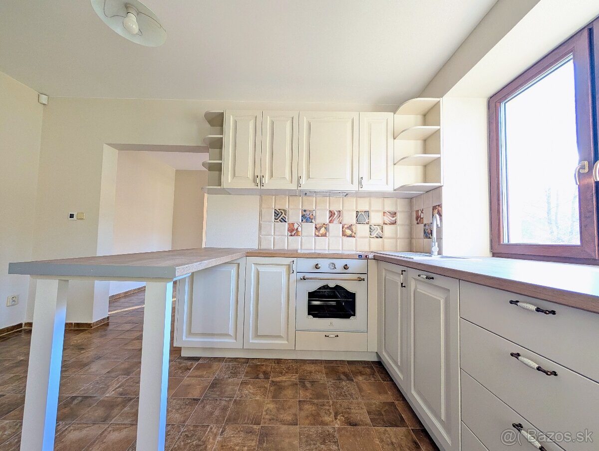 Rodinný dom so záhradou - 13