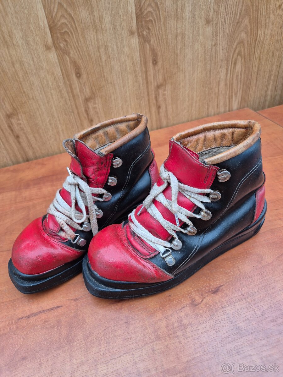 Retro staré lyžiarky - 13