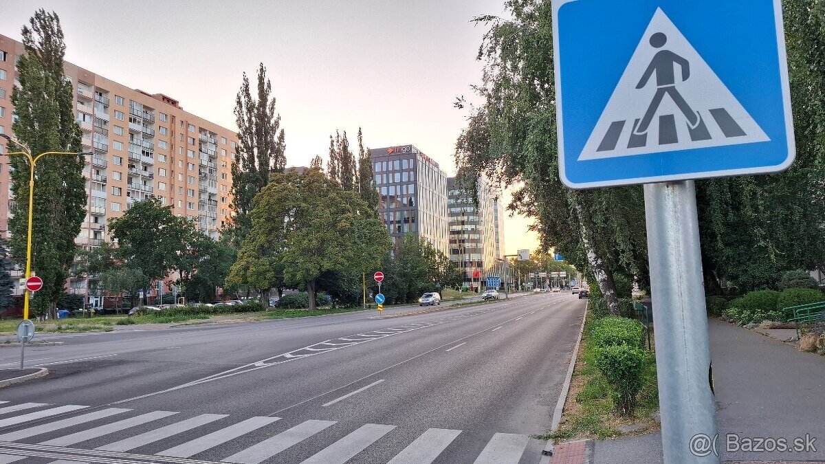Prenajmem suchú peknú veľkú garáž KE Juh Krivá ul. po rekonš - 13