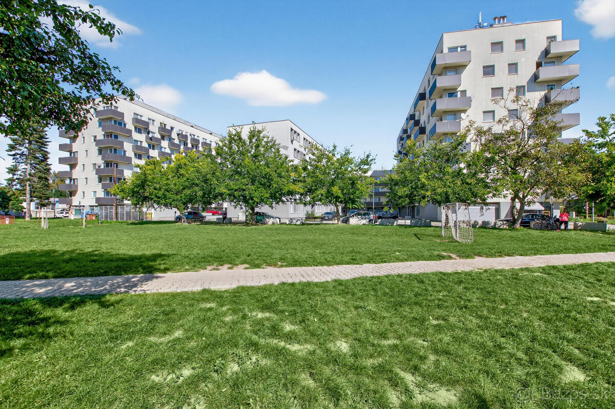 Na Predaj svetlá zariadená garsónka Podunajských Biskupicia - 13