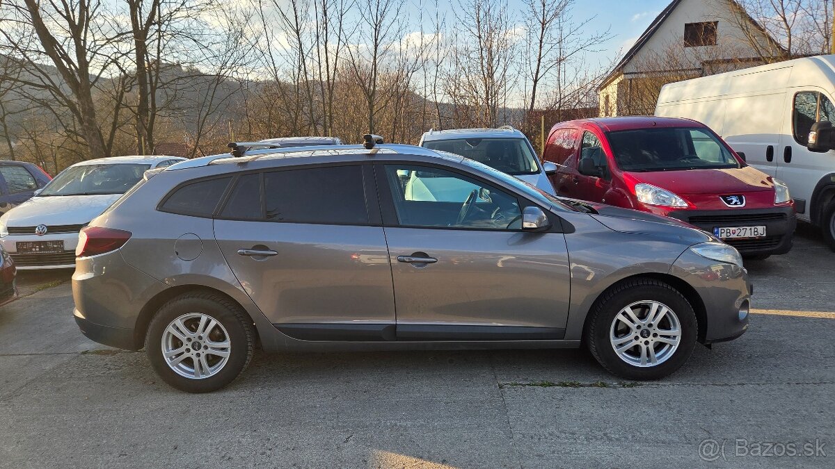 Renault Megane Combi 1.6i benzin 1.majitel model 2010 - 13