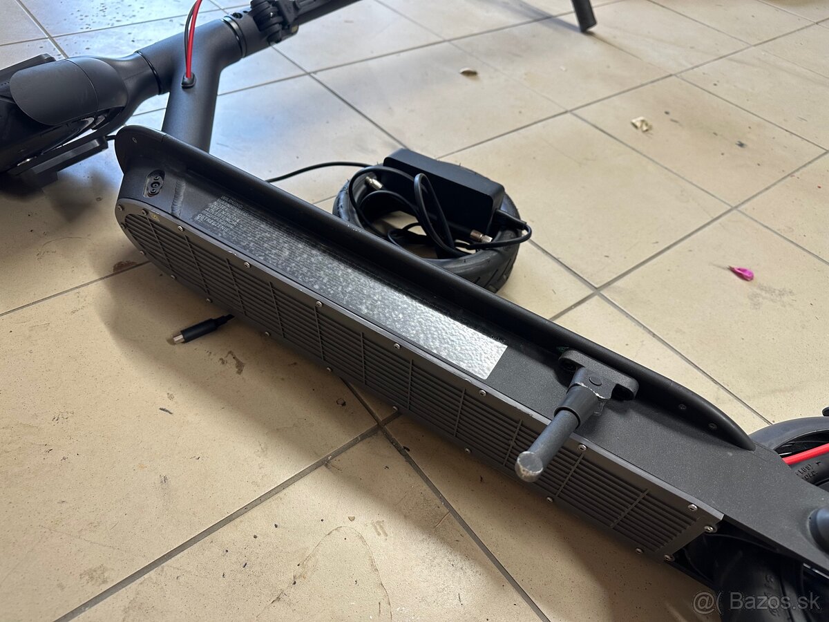 Predám zánovná kolobežka XIAOMI pro 2, nájazd 125km - 13