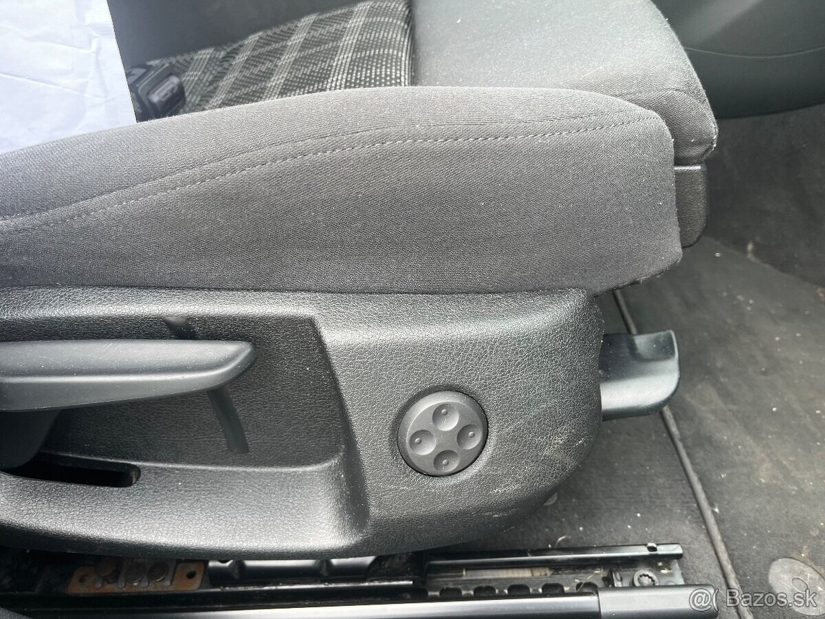 Audi A4 avant 2.0 TDI sport r.v 2010 navi bixenon webasto - 13