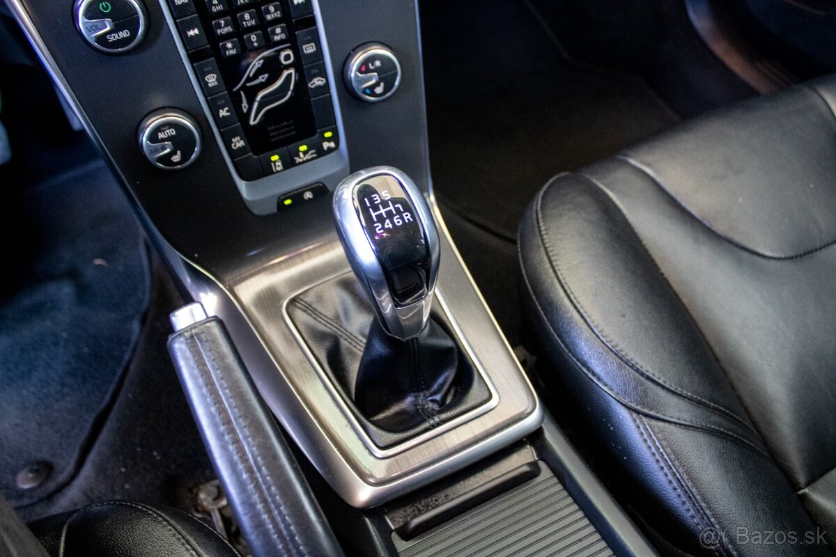 Volvo V40 D4 2.0L Drive-E Momentum - 13