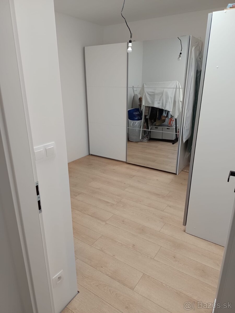 Trojizbový byt-mezonet - 13
