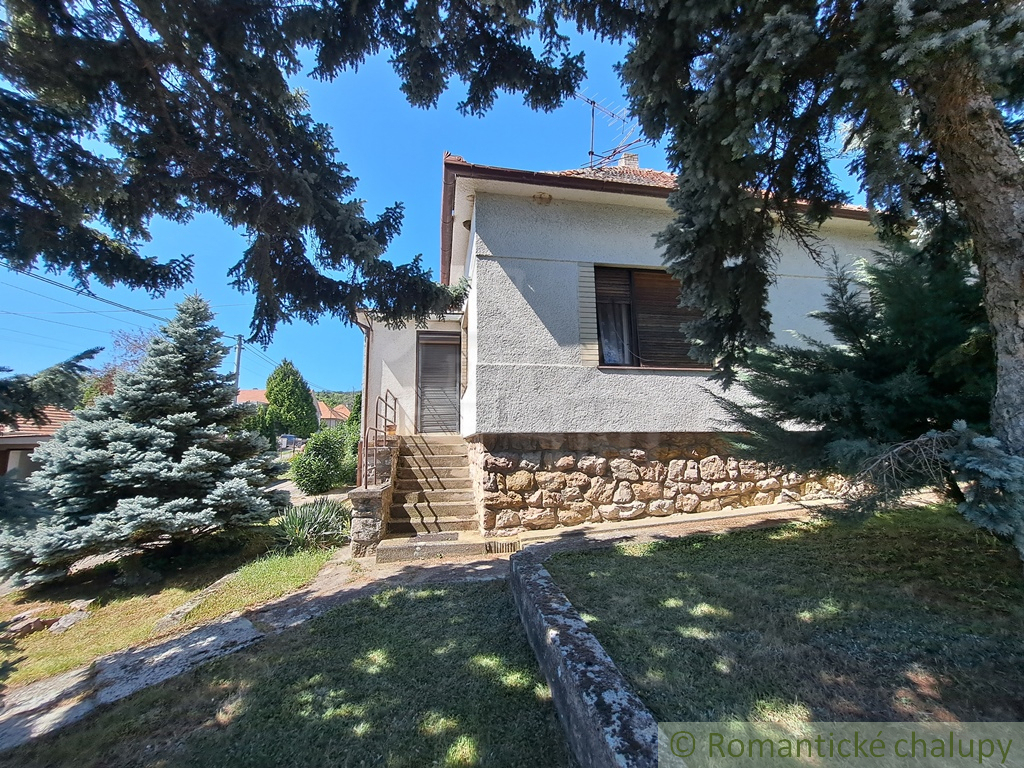 Dom v obci Štitáre v blízkosti lesa a zároveň s dobrou dos - 13