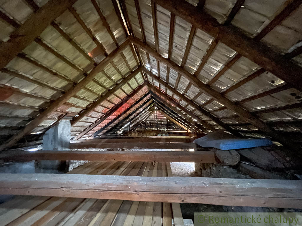 Rodinný dom / chalupa s veľkou záhradou v tichej obci Horn - 13