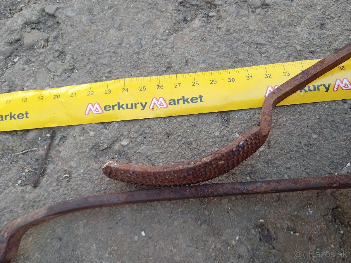 Staré náradie s drevenou rukoväťou - 13
