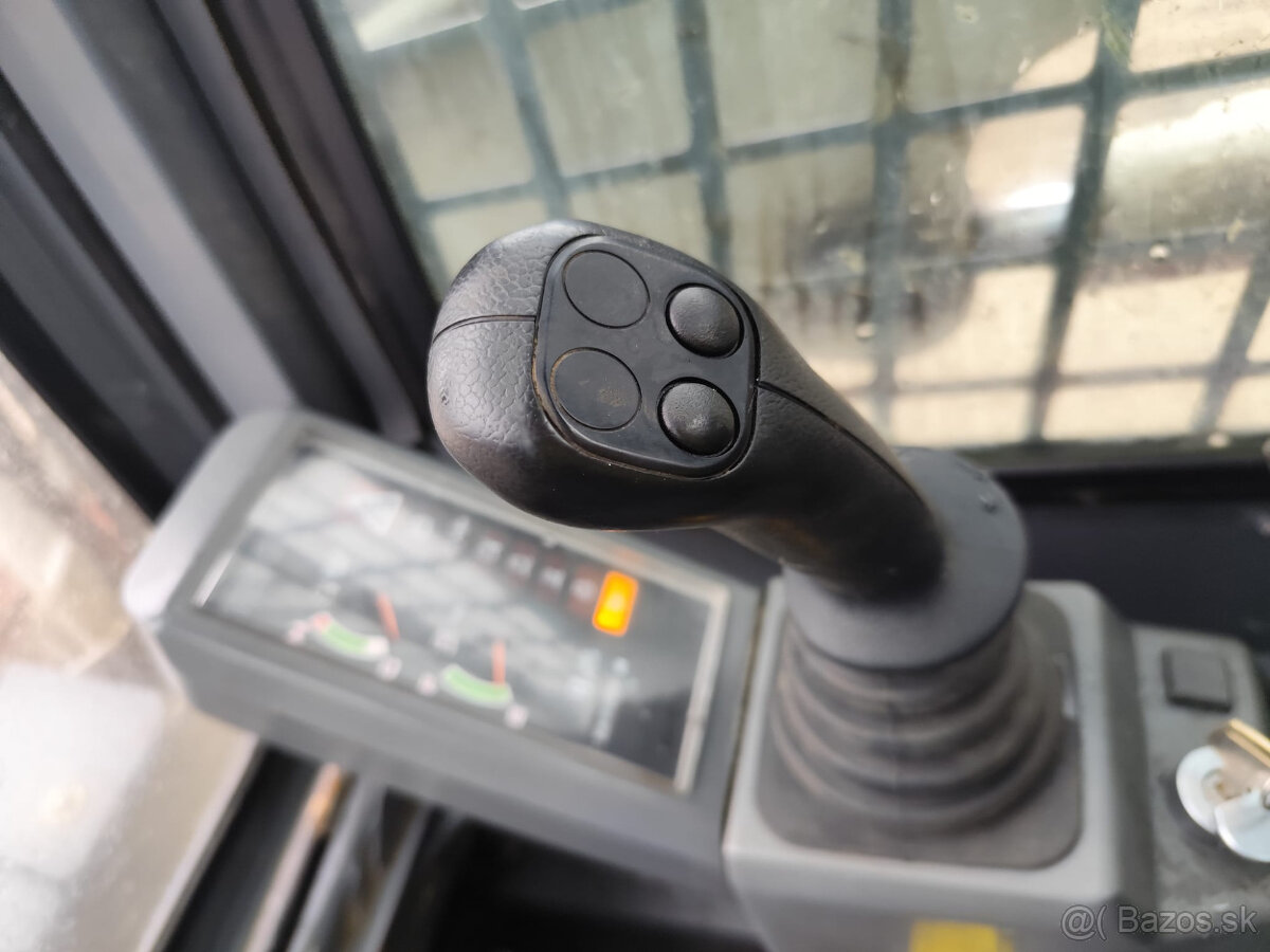 Pásový nakladač Takeuchi TL120, kúrenie, klíma. - 13