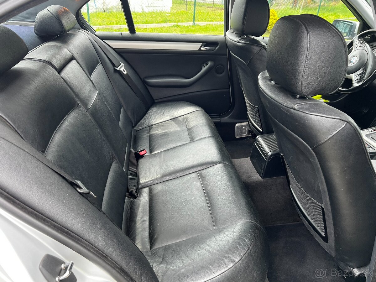 BMW Řada 3 330i M-PAKET KŮŽE ALU SERVISKA - 13