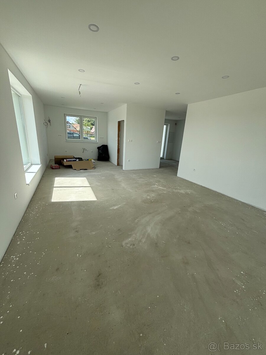 Novostavba rodinného domu veľkým pozemkom obci Povoda - 13