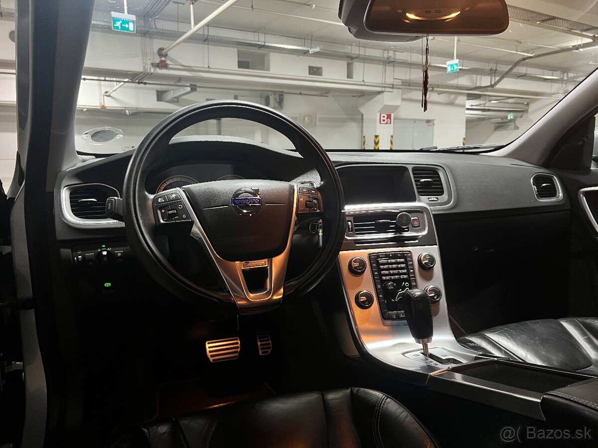 Volvo V60 D5 AWD - 13