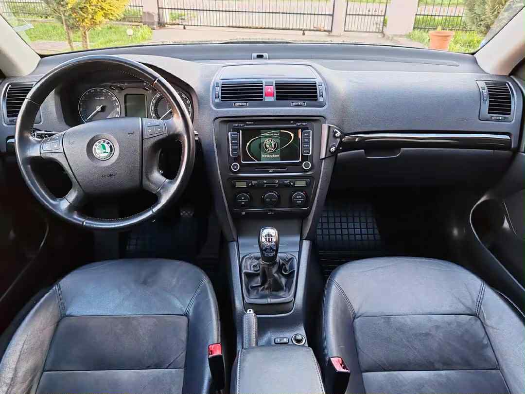 Predám Škoda Octavia 2 II L&K 1.8TSI 118kw 160k s SK ŠPZ - 13