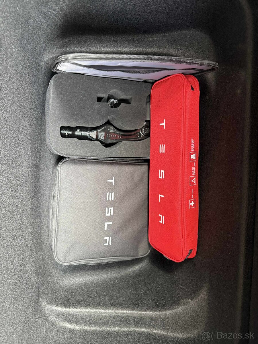 Tesla Model Y 82kWh Performance - 13