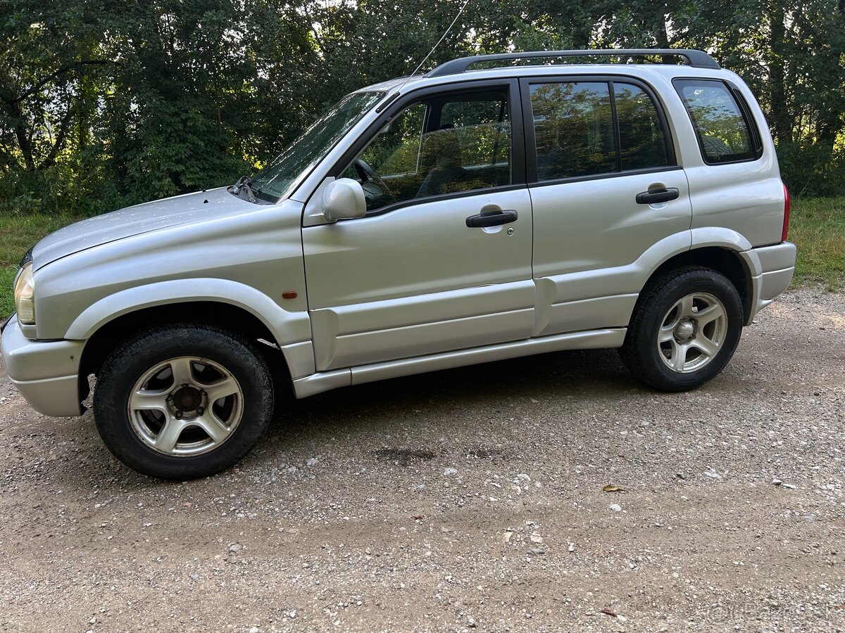 Suzuki Vitara 2,0i - 13