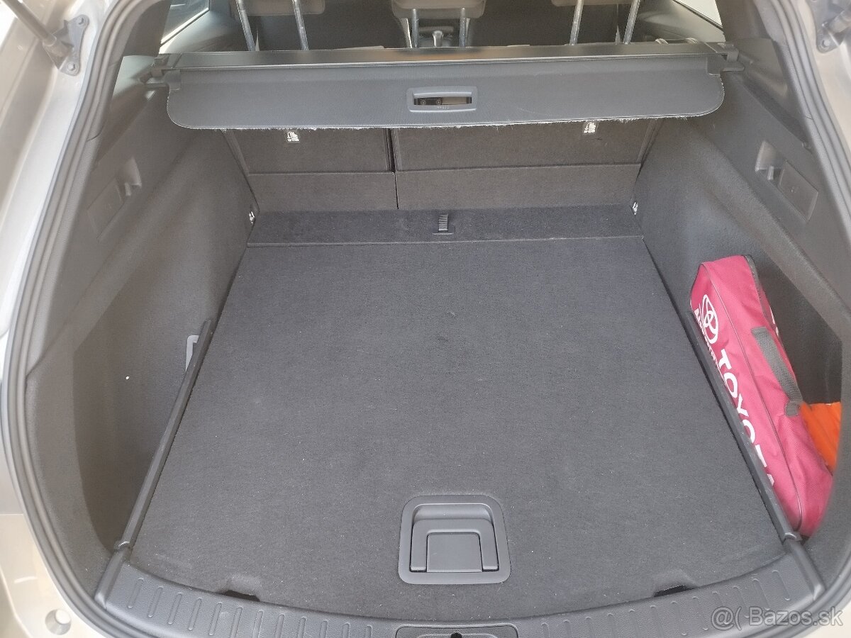 Toyota Corolla Combi 1.8 Hybrid e-CVT, odpočet DPH,r.v. 2021 - 13