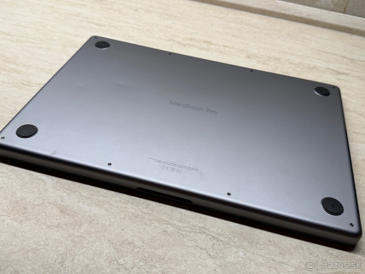 Apple MacBook Pro 16" / M1 Pro / 16GB / 512GB - 13