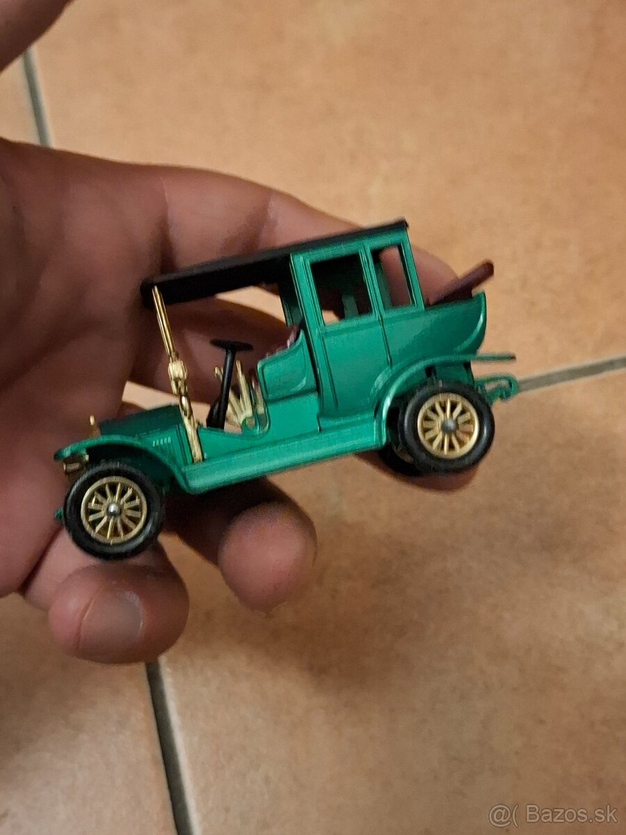 Autíčka Matchbox - 13