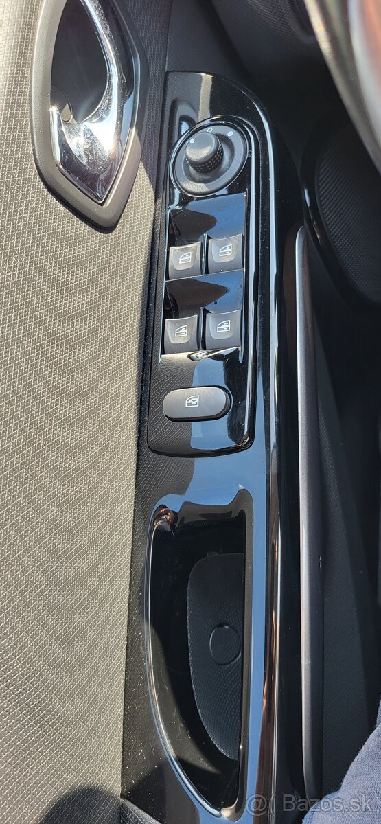 Renault Clio 1.2i rok 2014 naj.130000 km - 13