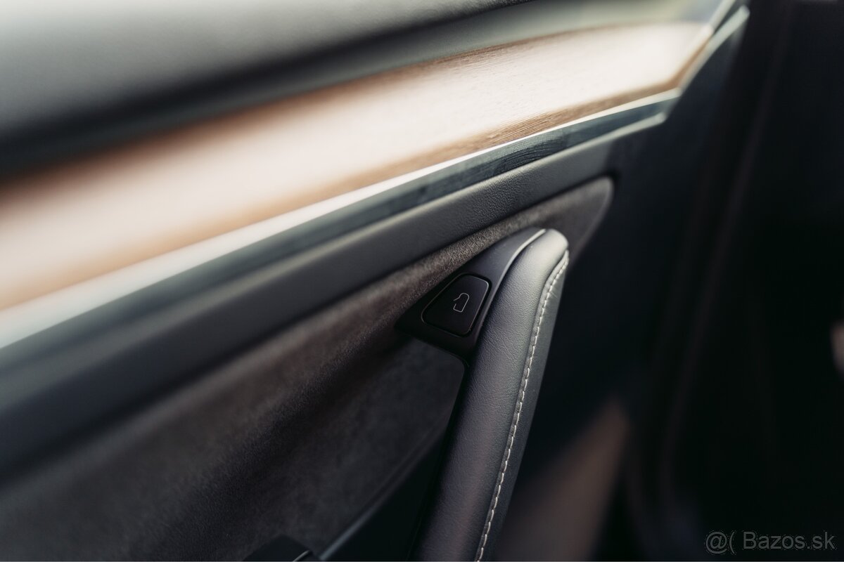 Tesla Model Y Performance 2023 - Predĺžená záruka - 13