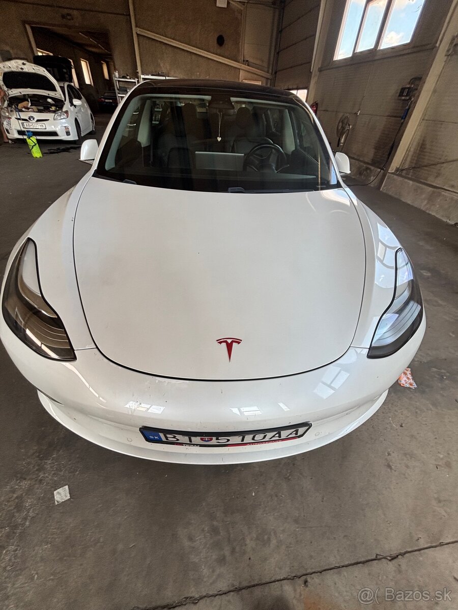Tesla model 3 SR+ - 13