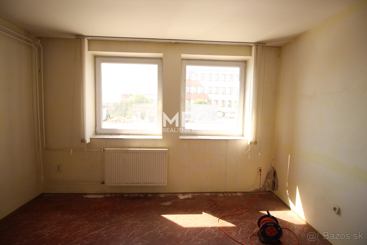 VÝHODNÝ PRENÁJOM KANCELÁRIÍ vo vyhľadávanej lokalite HUMENNÉ - 13