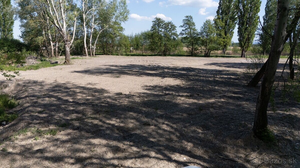 Veľký stavebný rožný pozemok Malé Leváre - 13