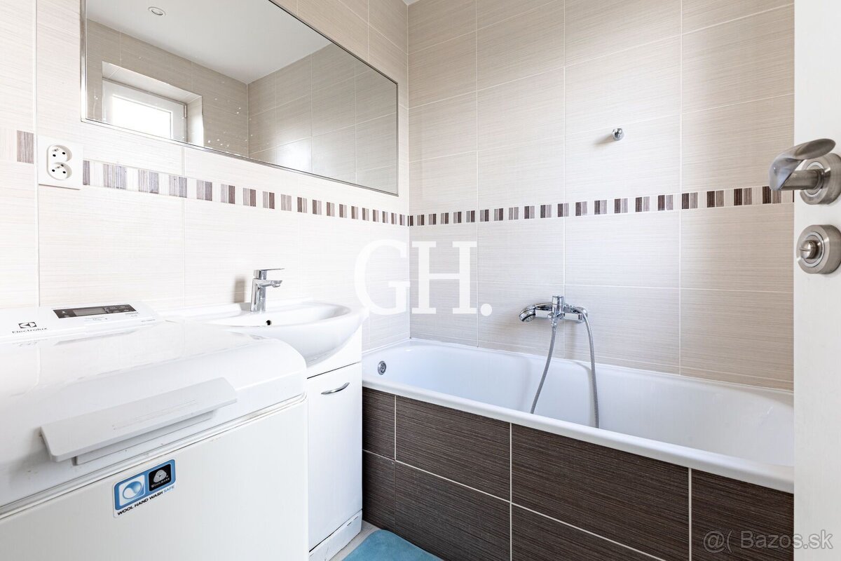 17.Novembra-svetlý 4-izbový byt po kompletnej rekonštrukcii - 13