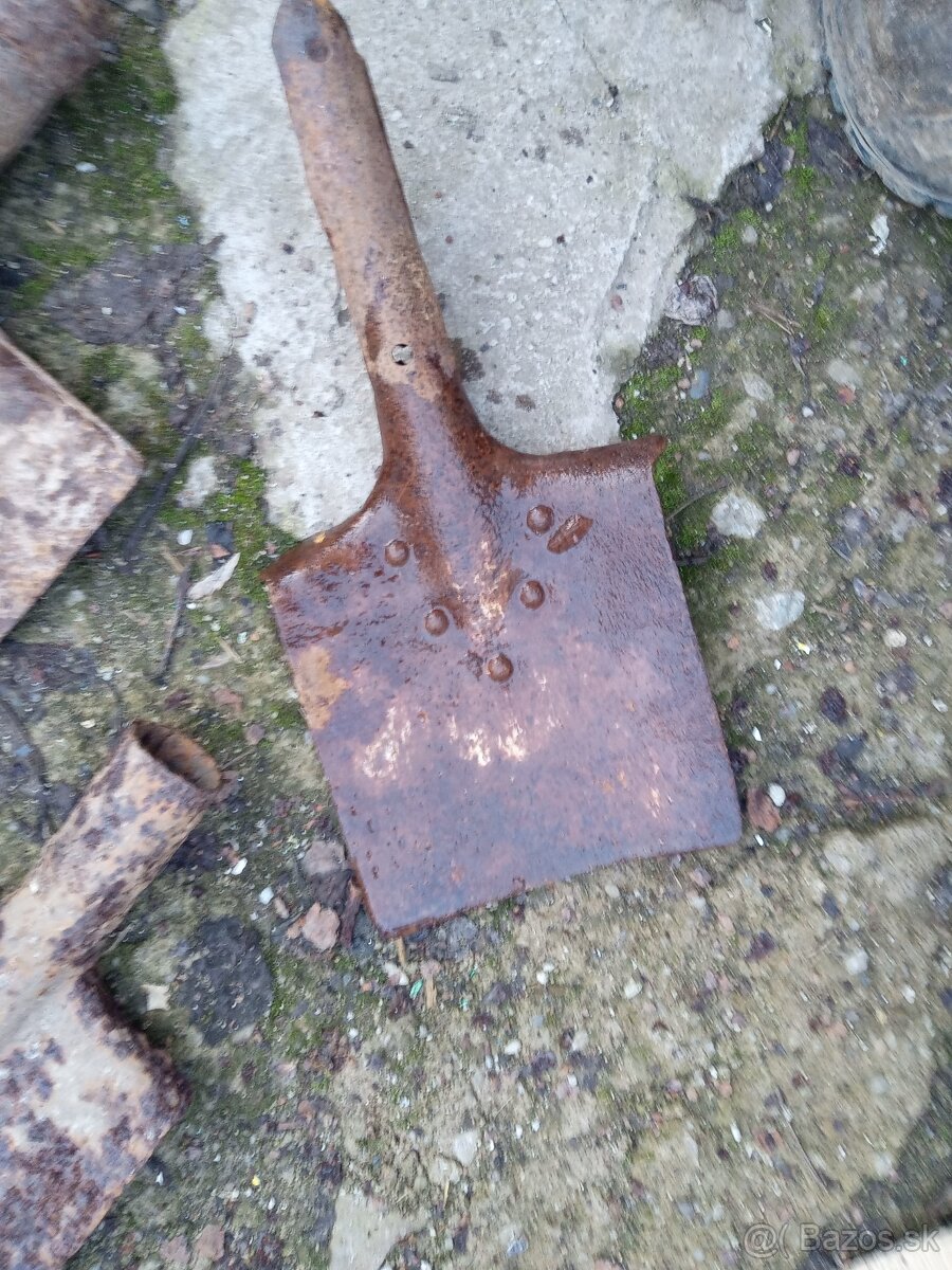 Staré vojenské lopatky - 13