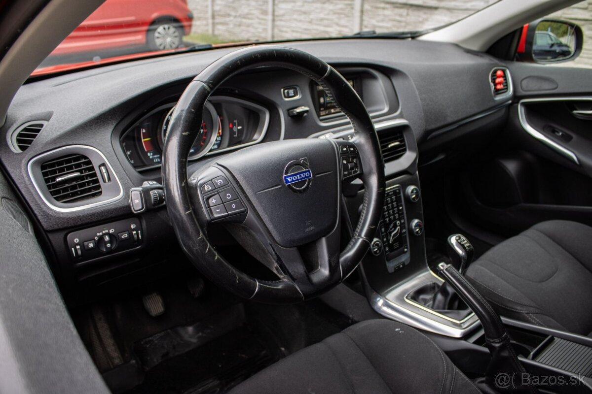 Volvo V40 T2, 1.6l - benzín, manuál - 13