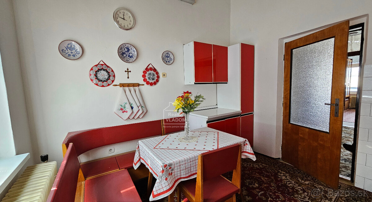 Veľký rodinný dom s veľkým pozemkom na ul. M. Uhra. - 13