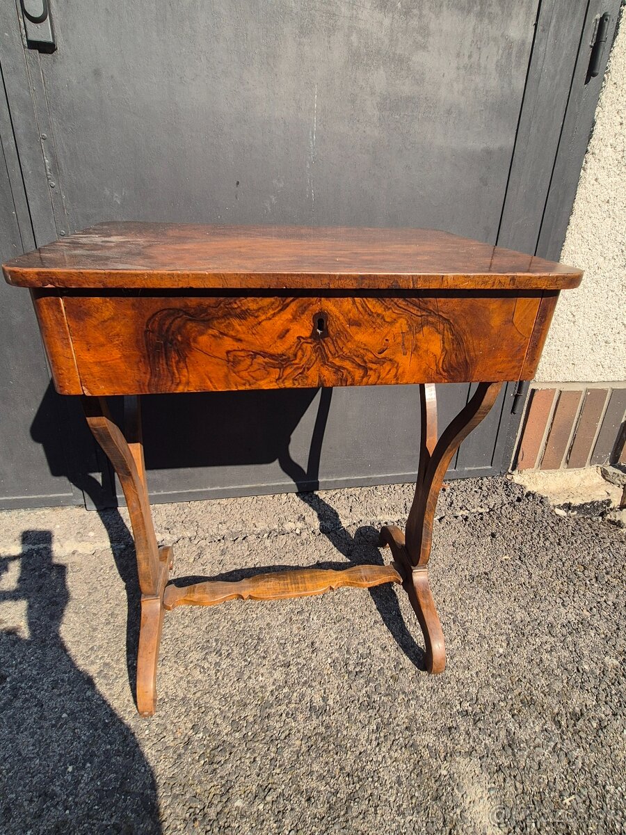 Starožitný nábytok - 13