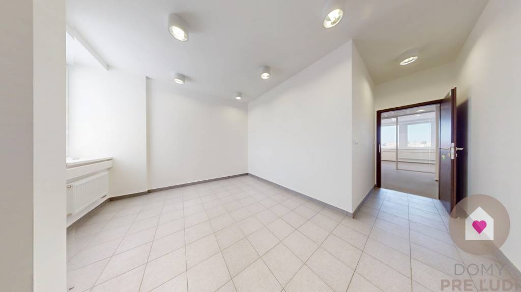 Veľký samostatný kancelársky priestor,  BA I. Staré Mesto - 13