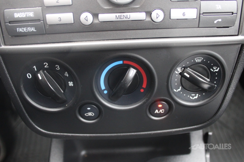 Ford Fiesta 1,3 i 51 kW - 13