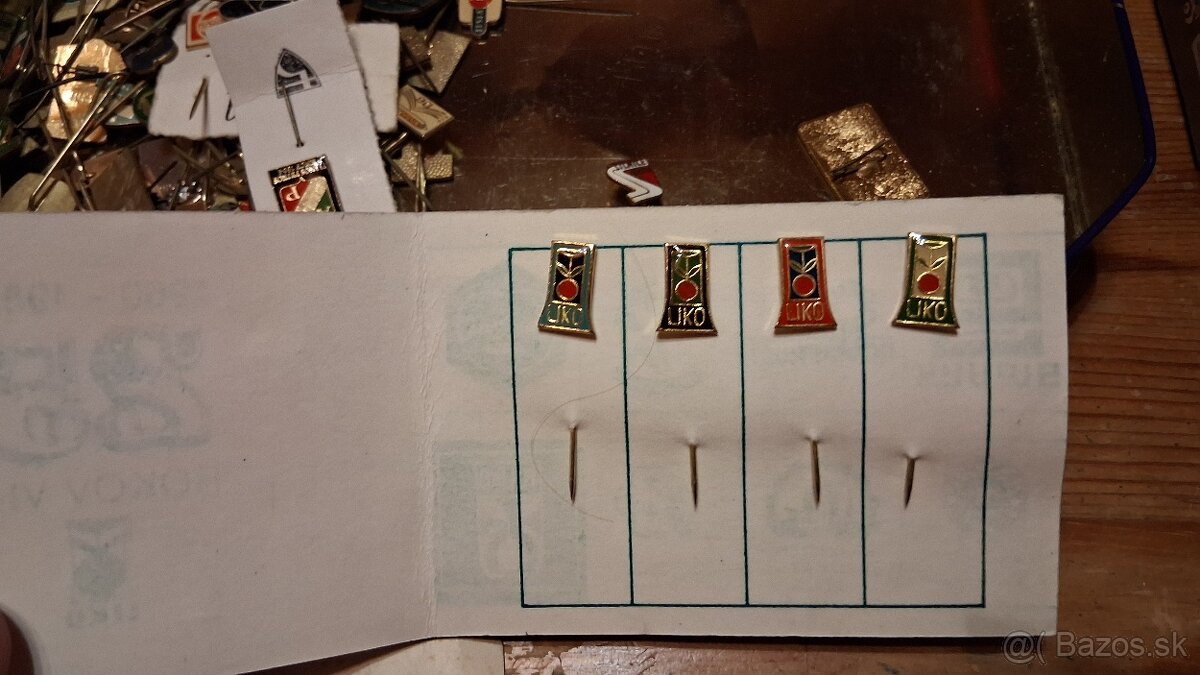 Staré kovové odznaky - 13