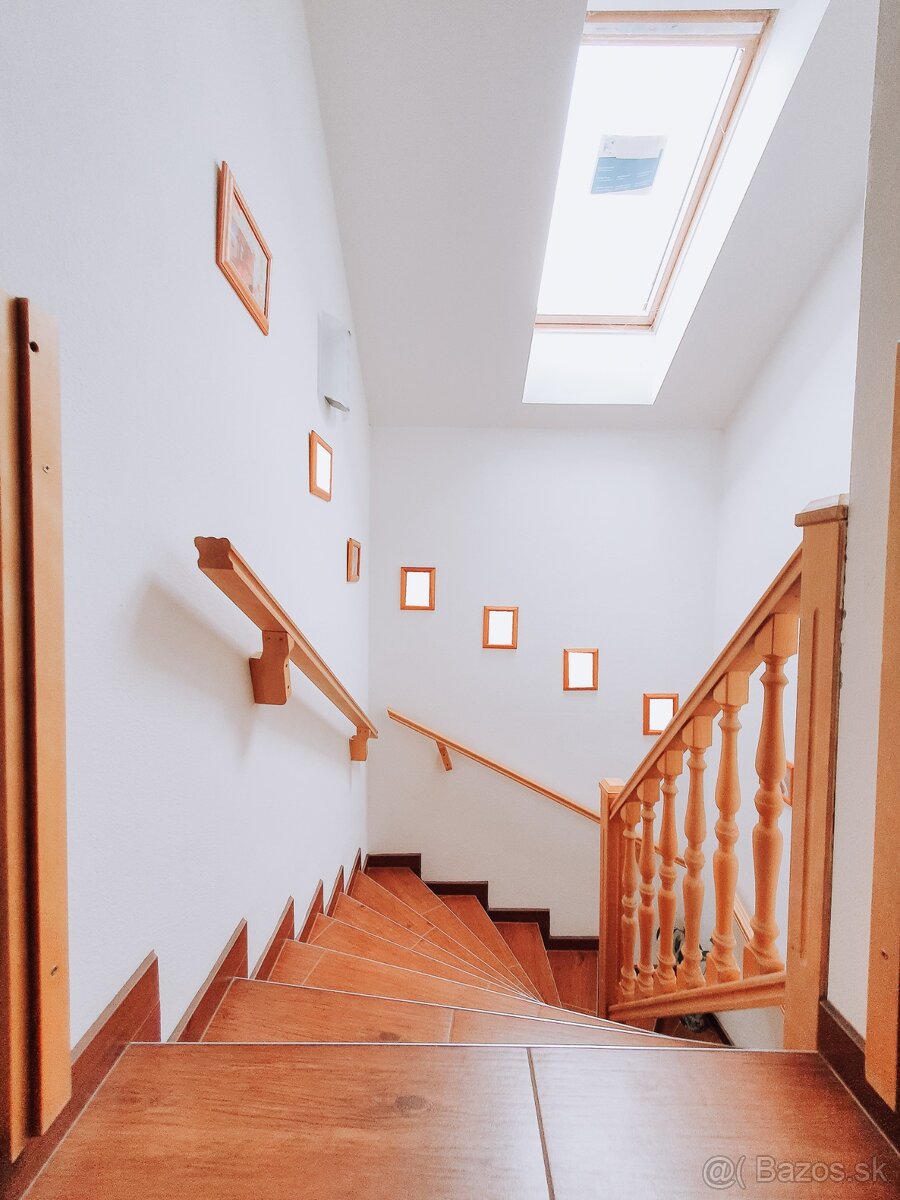 Komfortný dvojpodlažný rodinný dom - 13