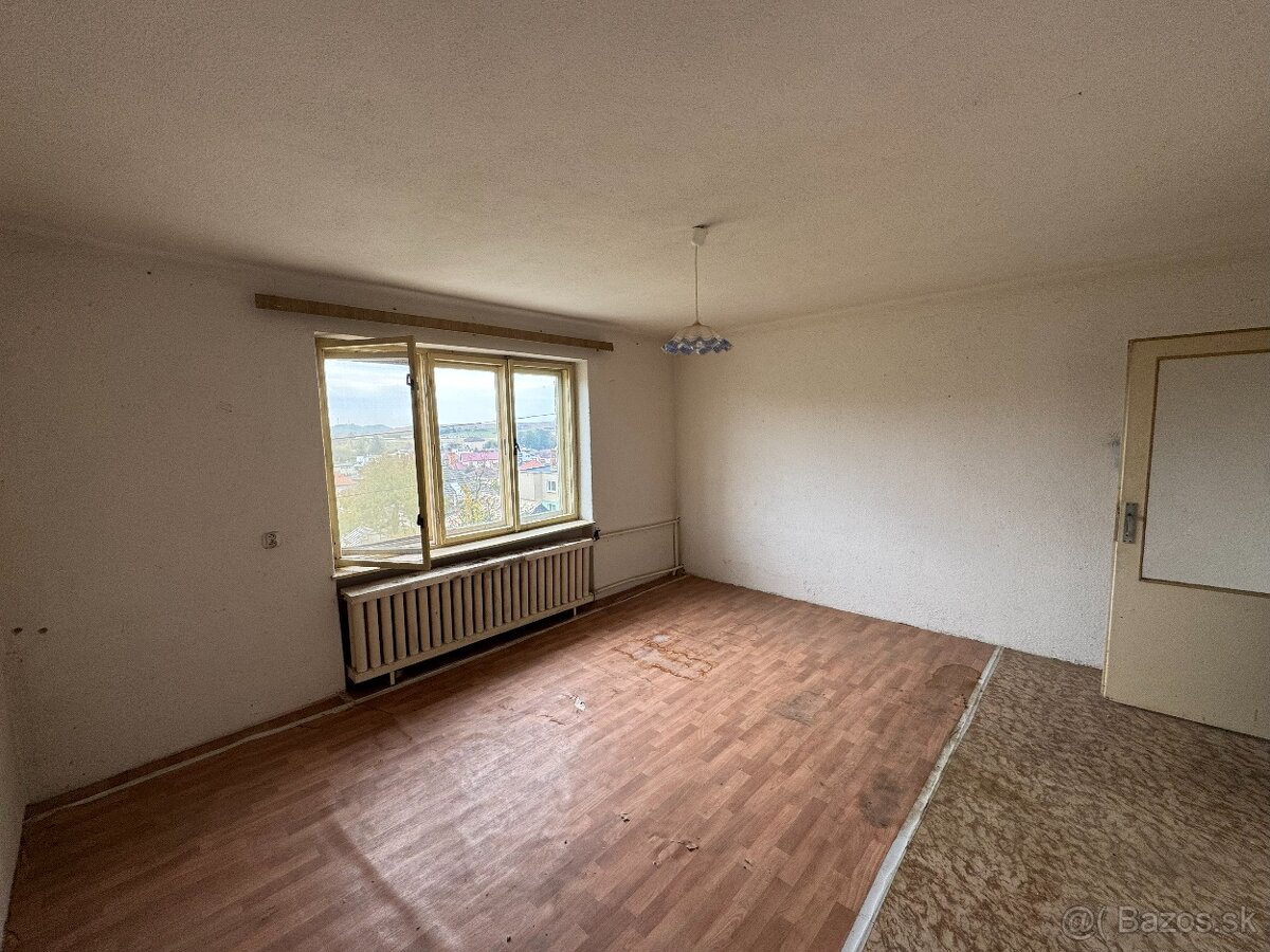 Veľký rodinný dom s čarovnou záhradou a veľkým pozemkom - 13