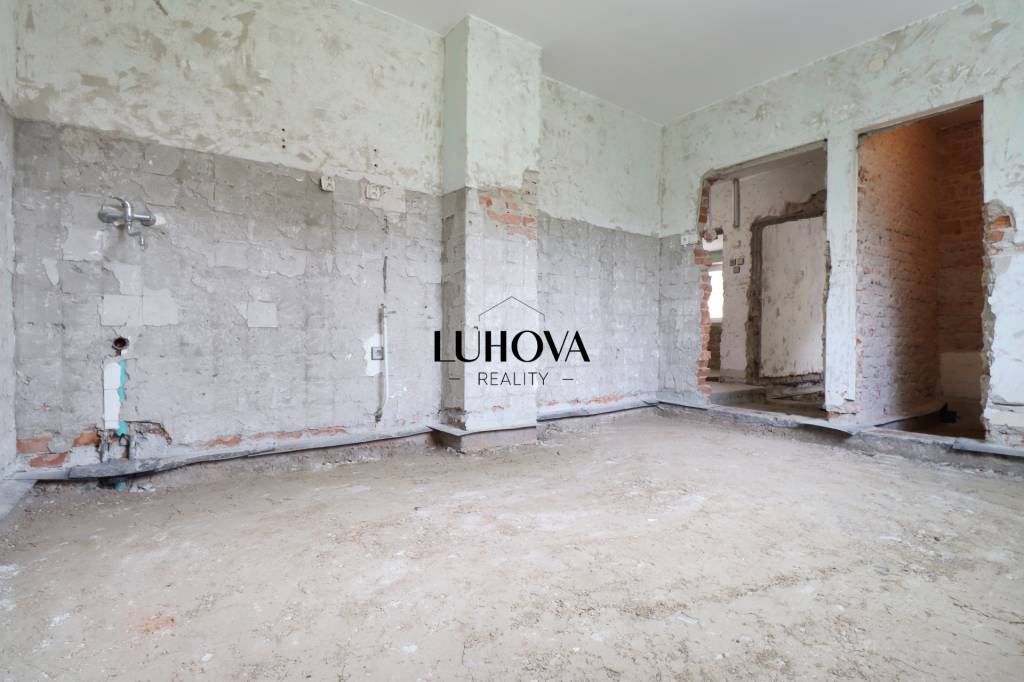 Rodinný dom na rekonštrukciu v obľúbenej lokalite Dolné Kočk - 13