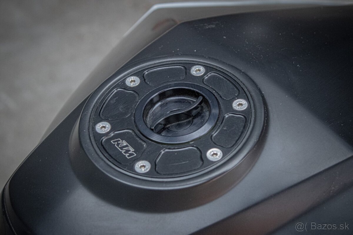 KTM 990 Super Duke R - 13