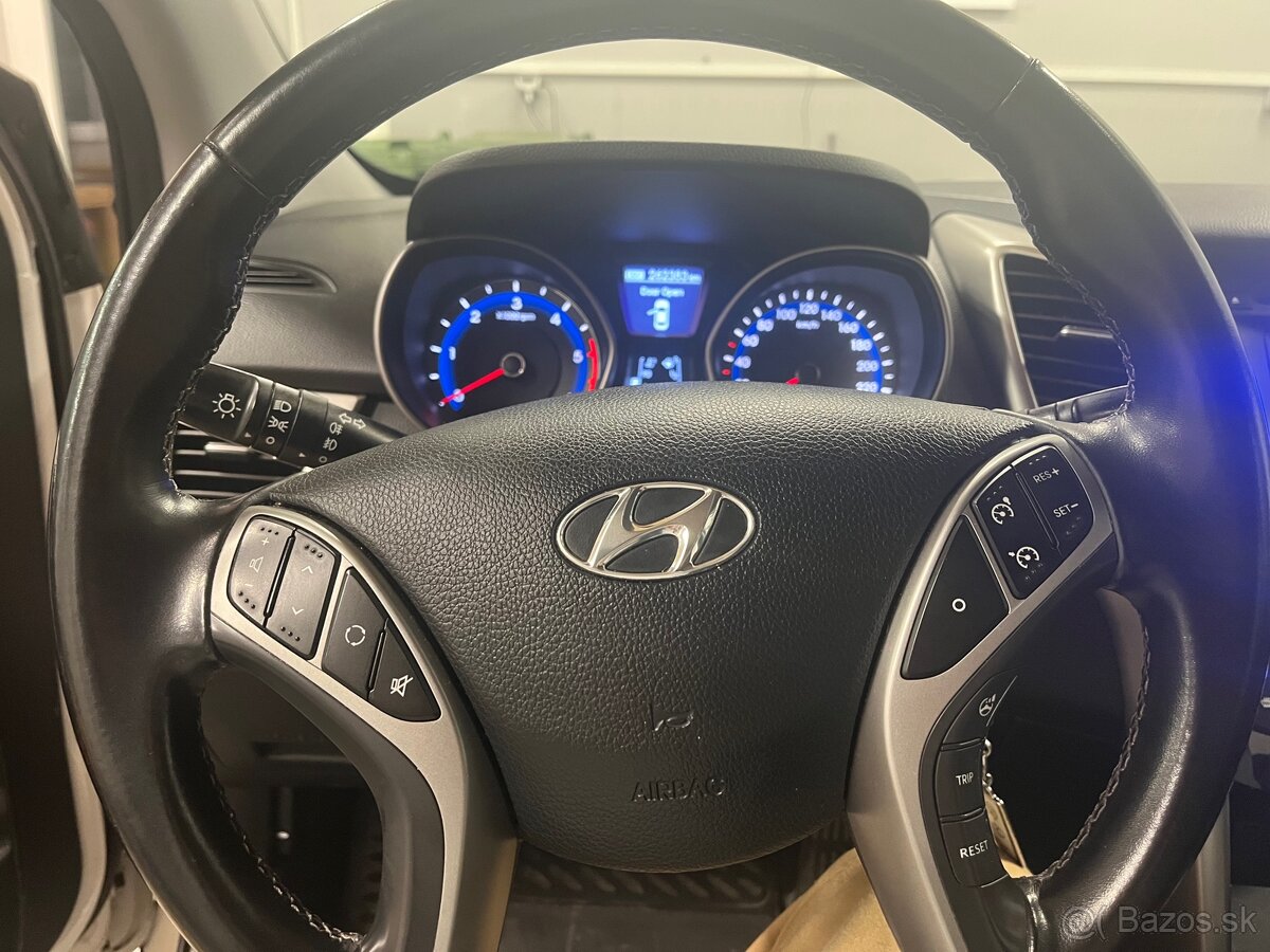 Hyundai i30 1.6crdi 2013 diesel - 13