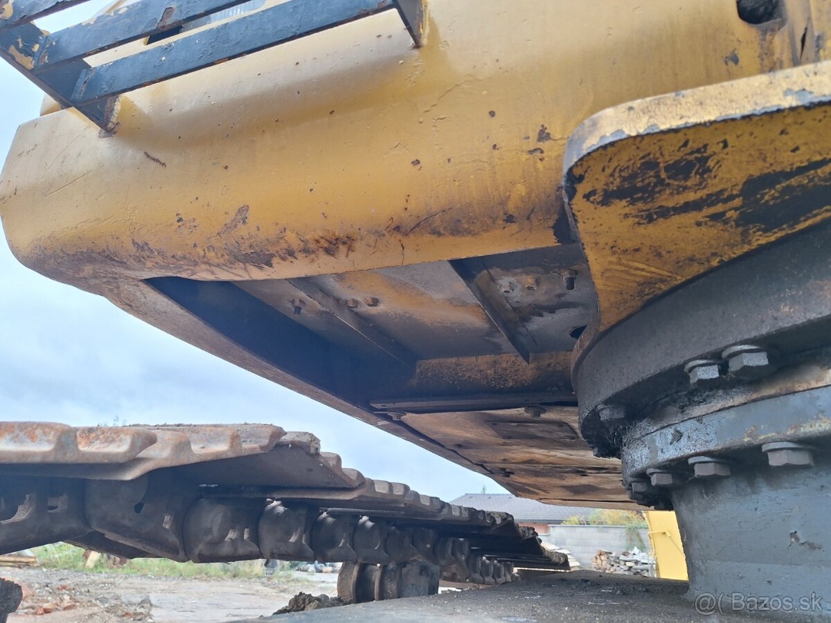 KOMATSU PC 240 LC-8 - 13