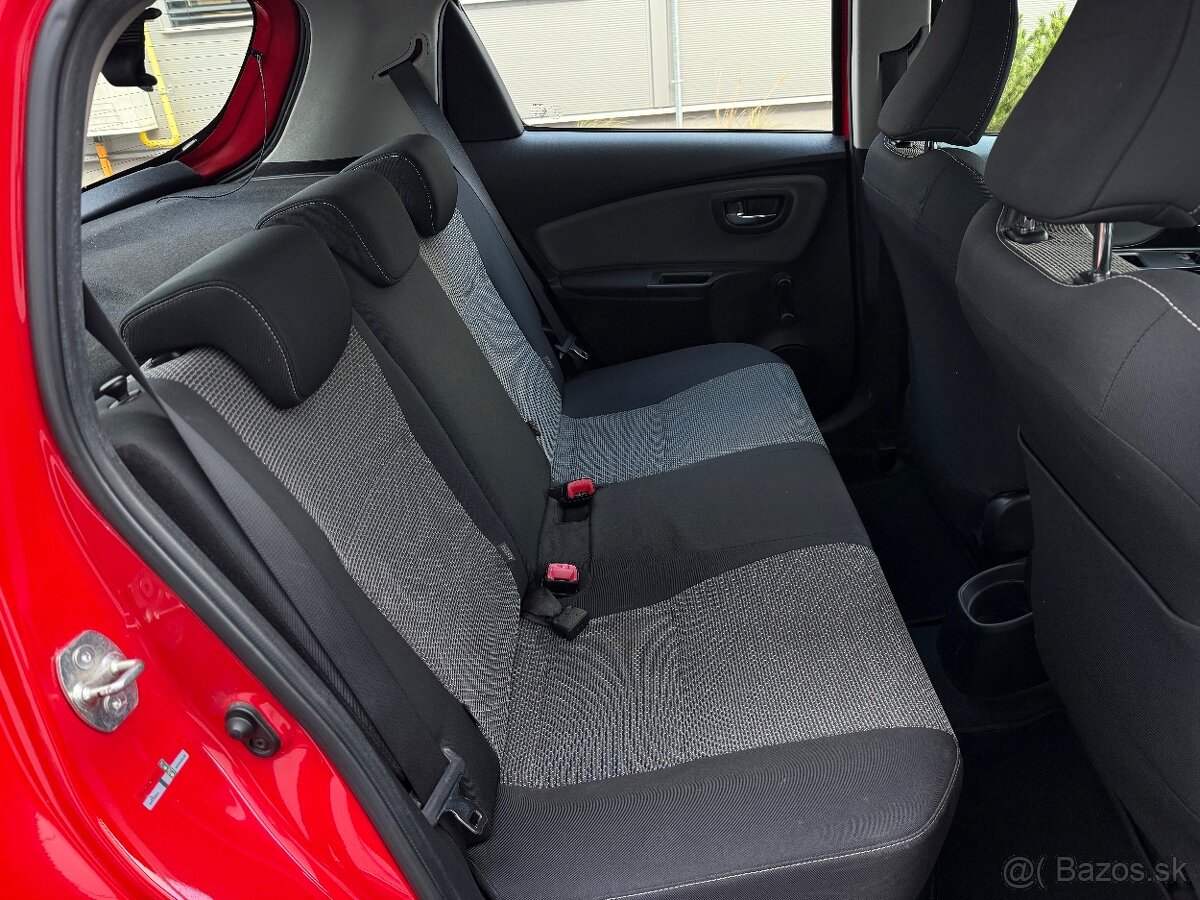 Toyota Yaris Hybrid Automat - 13