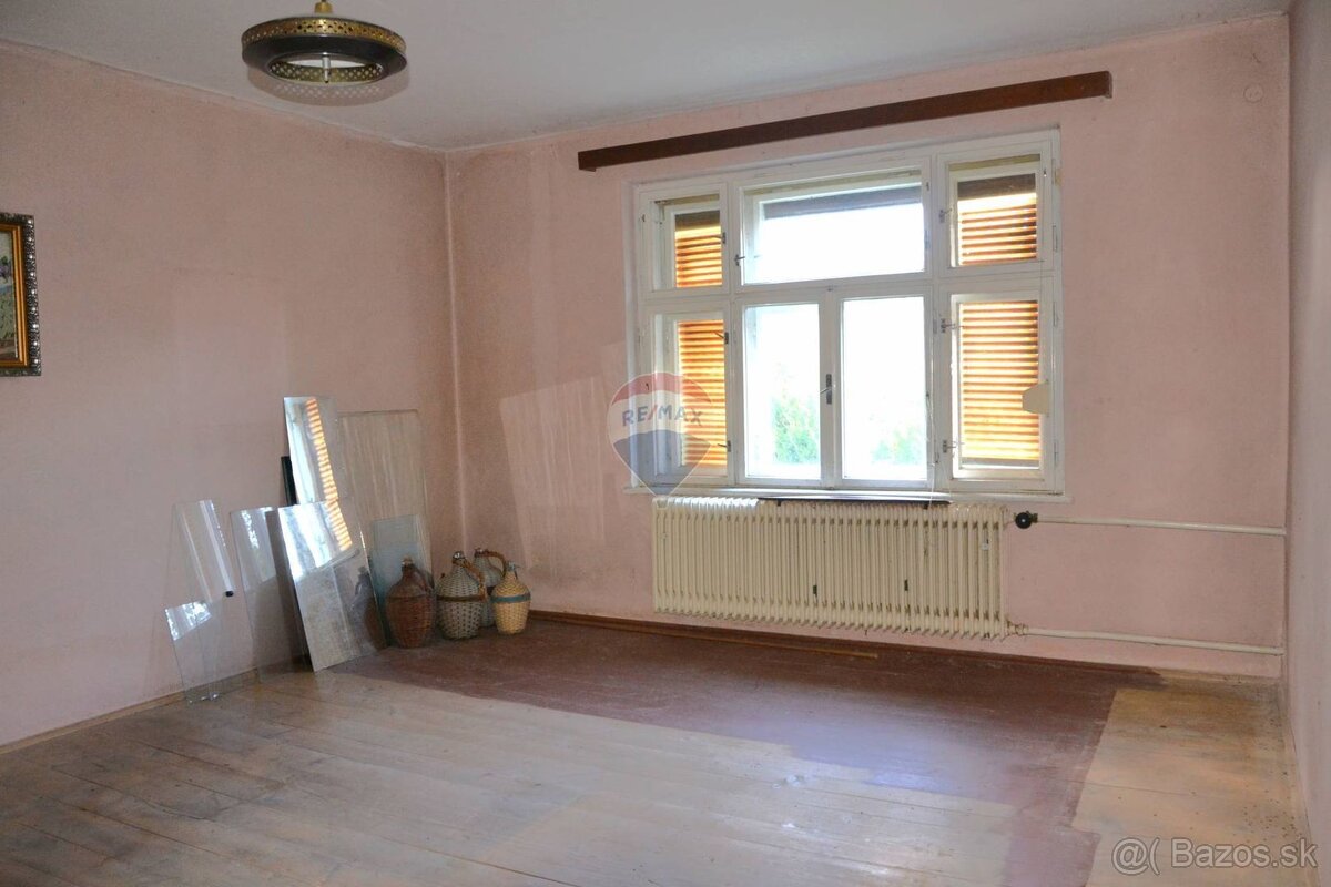 Utešený dom na predaj s veľkou záhradou v dedinke České Brez - 13