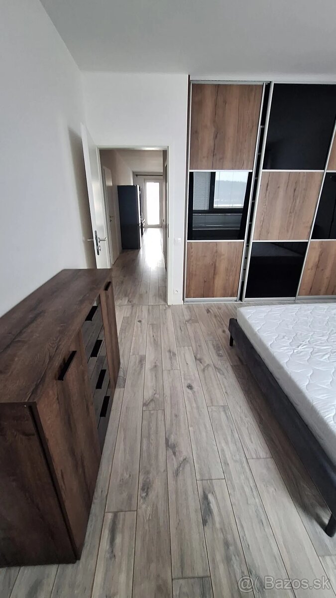 Prenajom 3 izbovy byt Bory - 13