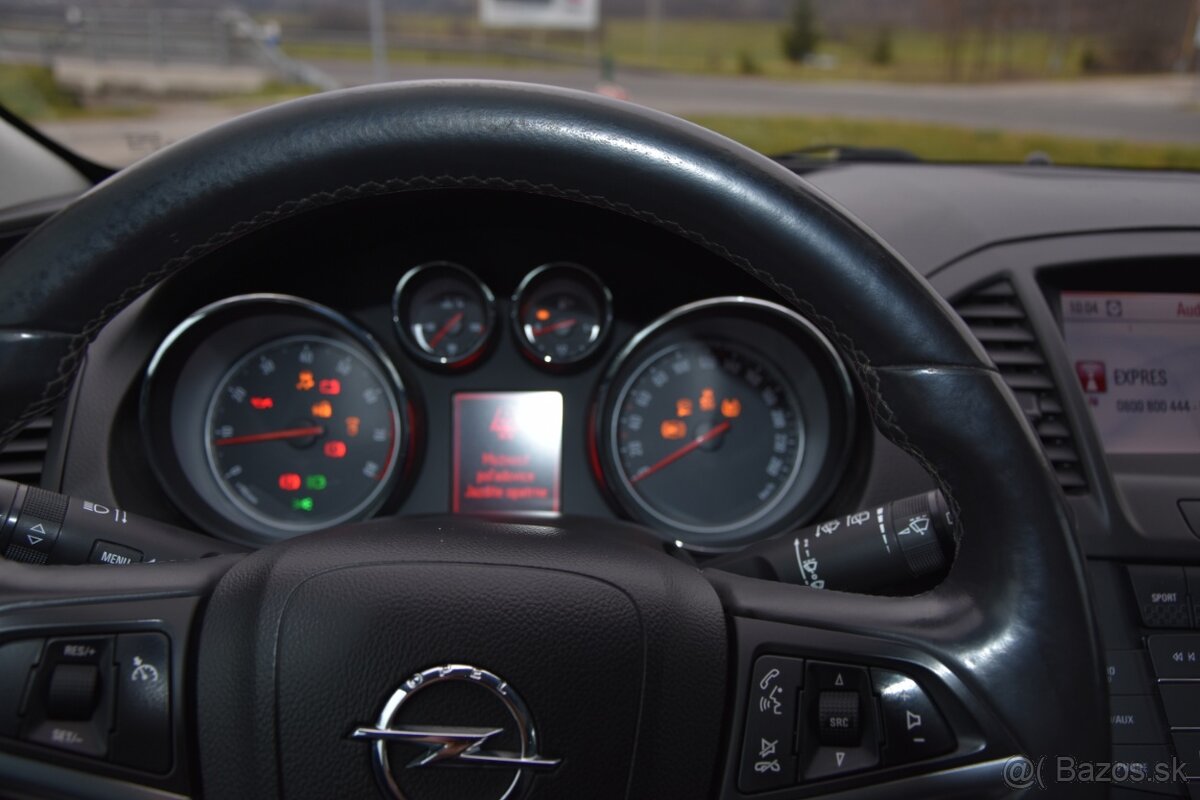 Opel Insignia 2,0 TURBO 4x4 - 13